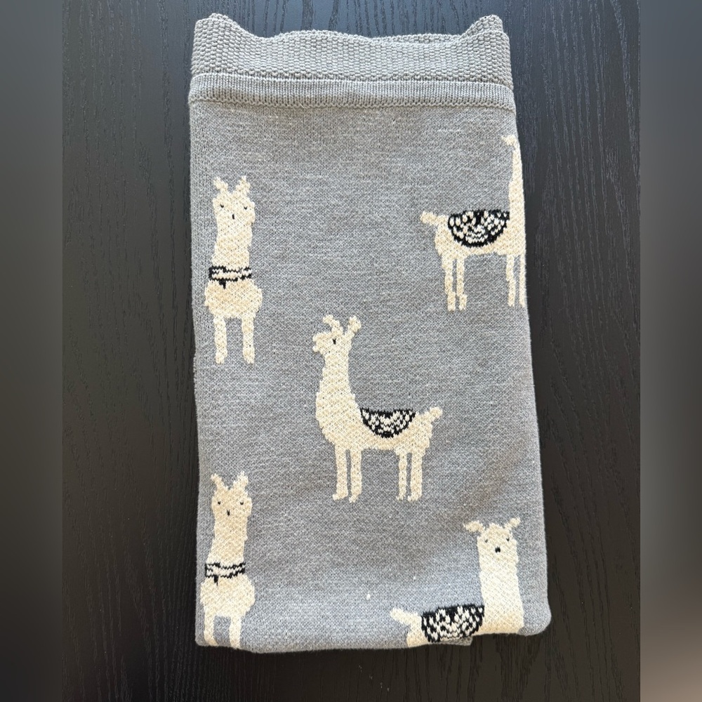 Adorable Llama Crib Quilt in gray - Picture 4 of 8